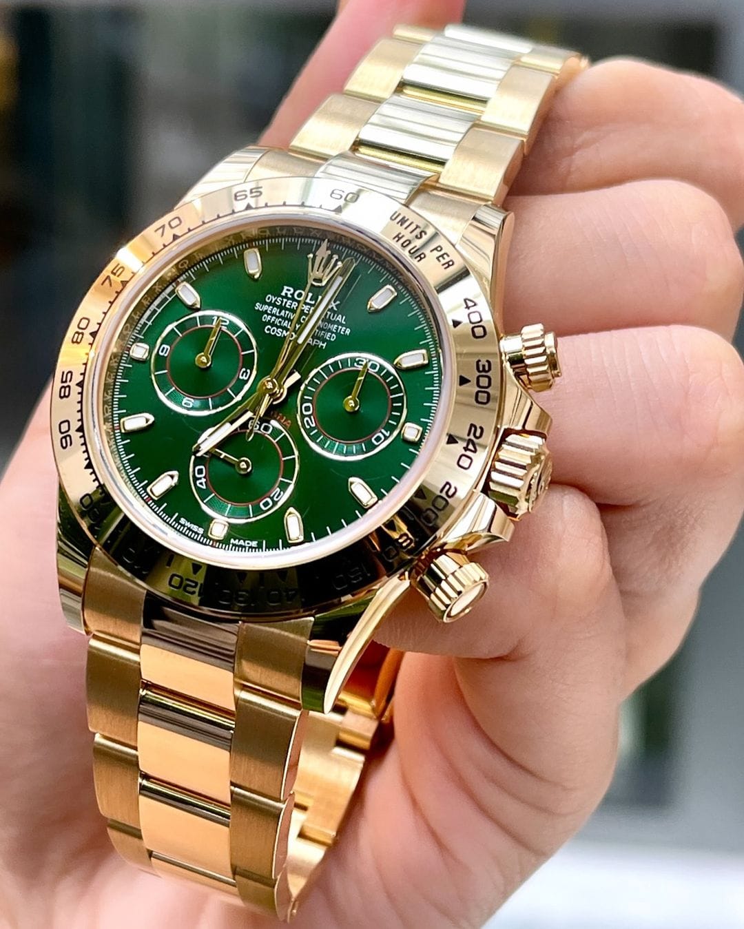 Rolex daytona gold with green dial 💚 MIX MART